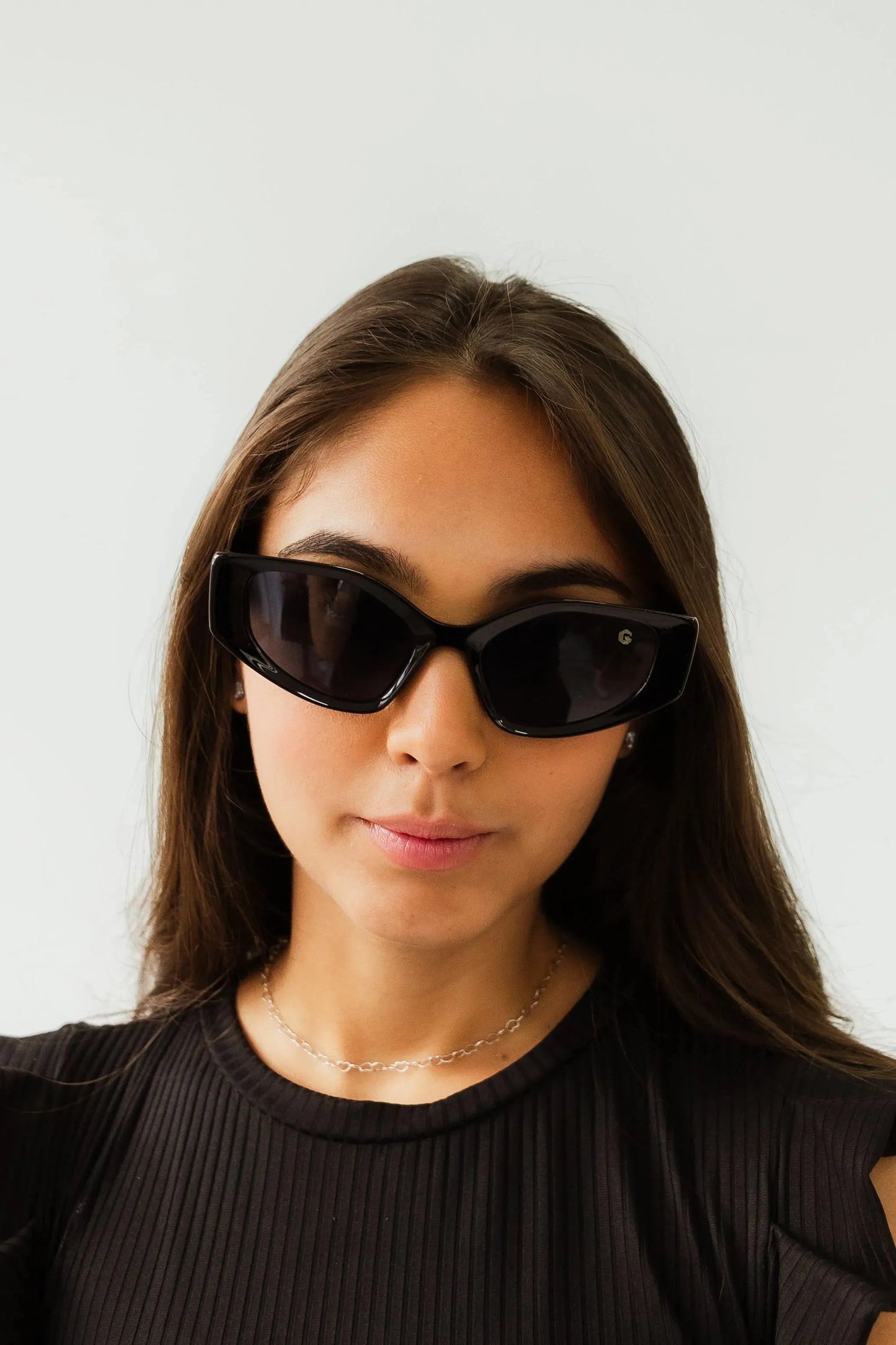 Lunettes de soleil noires emblématiques pour femmes