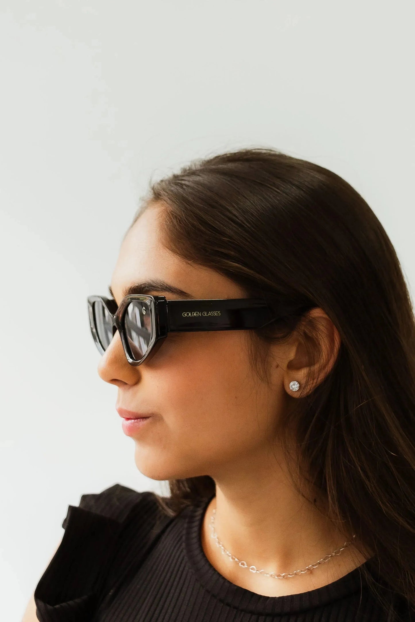 Lunettes de soleil noires emblématiques pour femmes