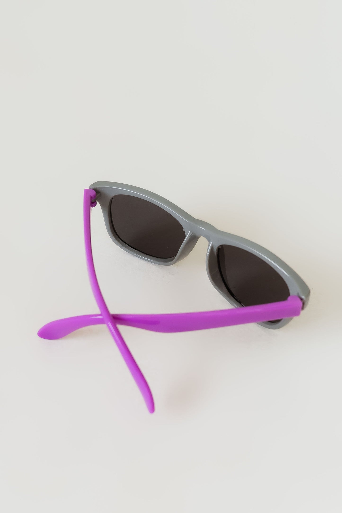 Lunettes de soleil flexibles grises et violettes polarisées pour enfants