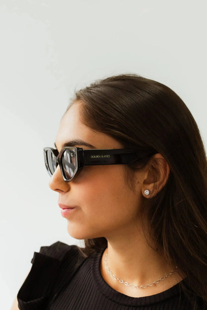 Lunettes de soleil noires emblématiques pour femmes