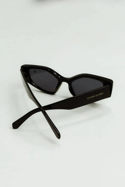 Lunettes de soleil noires emblématiques pour femmes